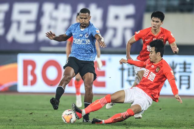 基恩观战老字号德比，凯尔特人惨遭流浪者击败